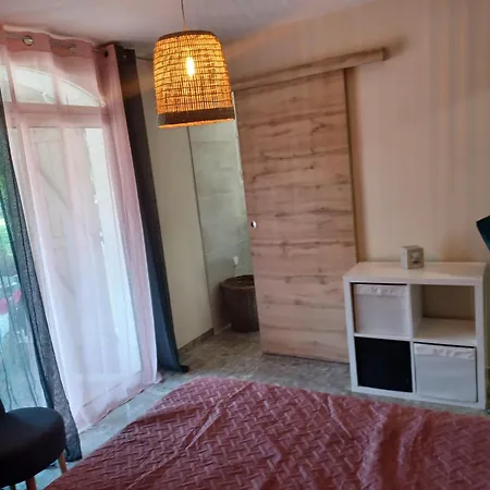 Βίλα Magnifique Avec Piscine 10x5 M Sur 1800m2 De Terrain Avec Parking Privatif Cuisine Recente Equpee 3 Dont 2 Parental Au Rdc Avec Wc Separe Pas De Vis A Vis Terrain De Petanque Bbq Climatisation Jeux Enfants Sérignan