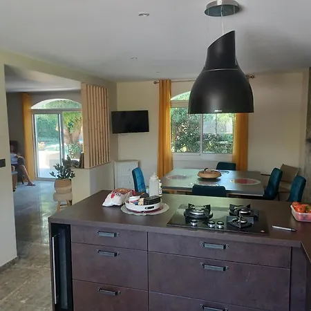 Βίλα Magnifique Avec Piscine 10x5 M Sur 1800m2 De Terrain Avec Parking Privatif Cuisine Recente Equpee 3 Dont 2 Parental Au Rdc Avec Wc Separe Pas De Vis A Vis Terrain De Petanque Bbq Climatisation Jeux Enfants *