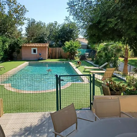Magnifique Avec Piscine 10x5 M Sur 1800m2 De Terrain Avec Parking Privatif Cuisine Recente Equpee 3 Dont 2 Parental Au Rdc Avec Wc Separe Pas De Vis A Vis Terrain De Petanque Bbq Climatisation Jeux Enfants *