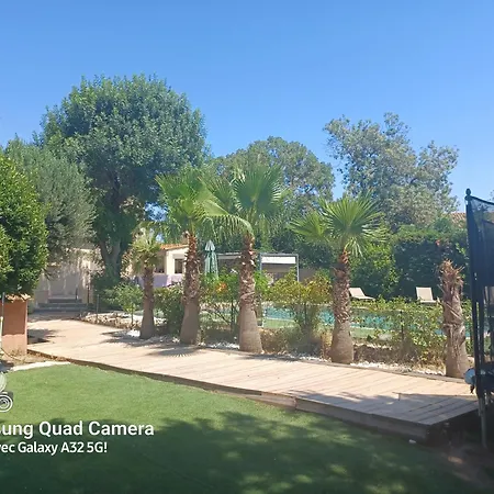 Villa Magnifique Avec Piscine 10x5 M Sur 1800m2 De Terrain Avec Parking Privatif Cuisine Recente Equpee 3 Dont 2 Parental Au Rdc Avec Wc Separe Pas De Vis A Vis Terrain De Petanque Bbq Climatisation Jeux Enfants