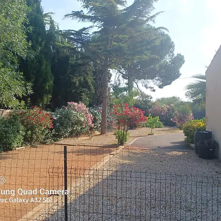 Magnifique Avec Piscine 10x5 M Sur 1800m2 De Terrain Avec Parking Privatif Cuisine Recente Equpee 3 Dont 2 Parental Au Rdc Avec Wc Separe Pas De Vis à Vis Terrain De Petanque Bbq Climatisation Jeux Enfants Villa