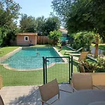 Magnifique Avec Piscine 10x5 M Sur 1800m2 De Terrain Avec Parking Privatif Cuisine Recente Equpee 3 Dont 2 Parental Au Rdc Avec Wc Separe Pas De Vis A Vis Terrain De Petanque Bbq Climatisation Jeux Enfants *
