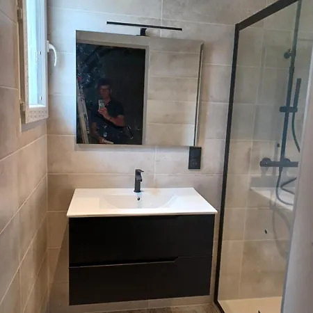 Vila Magnifique Avec Piscine 10x5 M Sur 1800m2 De Terrain Avec Parking Privatif Cuisine Recente Equpee 3 Dont 2 Parental Au Rdc Avec Wc Separe Pas De Vis A Vis Terrain De Petanque Bbq Climatisation Jeux Enfants