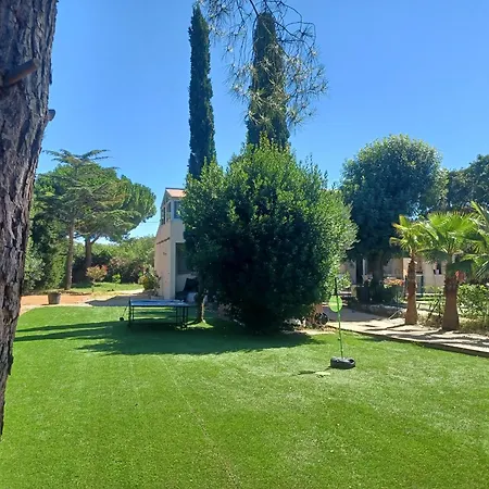 Magnifique Avec Piscine 10x5 M Sur 1800m2 De Terrain Avec Parking Privatif Cuisine Recente Equpee 3 Dont 2 Parental Au Rdc Avec Wc Separe Pas De Vis à Vis Terrain De Petanque Bbq Climatisation Jeux Enfants