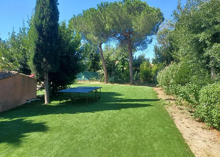 Magnifique Avec Piscine 10x5 M Sur 1800m2 De Terrain Avec Parking Privatif Cuisine Recente Equpee 3 Dont 2 Parental Au Rdc Avec Wc Separe Pas De Vis à Vis Terrain De Petanque Bbq Climatisation Jeux Enfants Villa