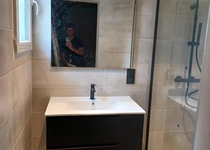 Villa Magnifique Avec Piscine 10x5 M Sur 1800m2 De Terrain Avec Parking Privatif Cuisine Recente Equpee 3 Dont 2 Parental Au Rdc Avec Wc Separe Pas De Vis à Vis Terrain De Petanque Bbq Climatisation Jeux Enfants