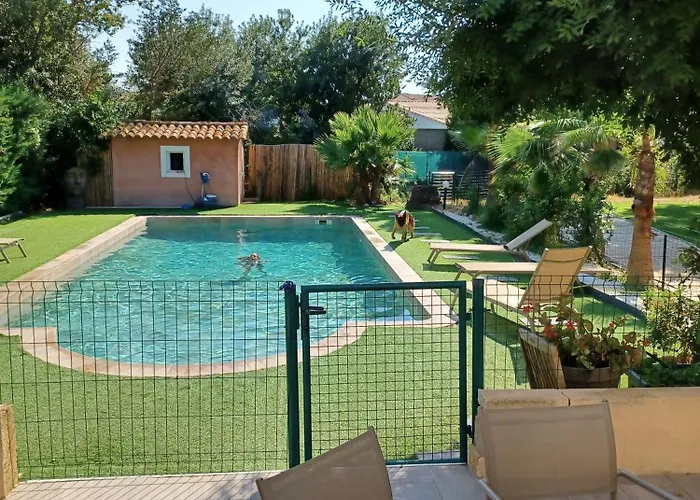 Magnifique Avec Piscine 10x5 M Sur 1800m2 De Terrain Avec Parking Privatif Cuisine Recente Equpee 3 Dont 2 Parental Au Rdc Avec Wc Separe Pas De Vis à Vis Terrain De Petanque Bbq Climatisation Jeux Enfants *