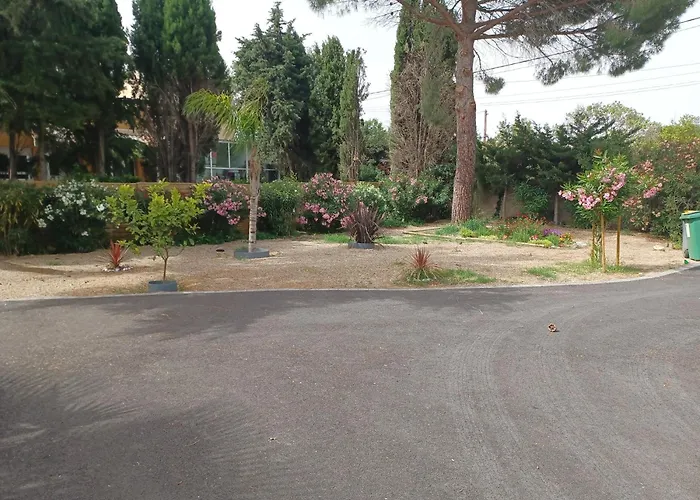 Magnifique Avec Piscine 10x5 M Sur 1800m2 De Terrain Avec Parking Privatif Cuisine Recente Equpee 3 Dont 2 Parental Au Rdc Avec Wc Separe Pas De Vis à Vis Terrain De Petanque Bbq Climatisation Jeux Enfants Villa Sérignan