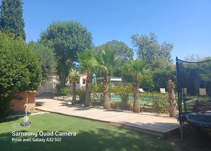 Villa Magnifique Avec Piscine 10x5 M Sur 1800m2 De Terrain Avec Parking Privatif Cuisine Recente Equpee 3 Dont 2 Parental Au Rdc Avec Wc Separe Pas De Vis à Vis Terrain De Petanque Bbq Climatisation Jeux Enfants