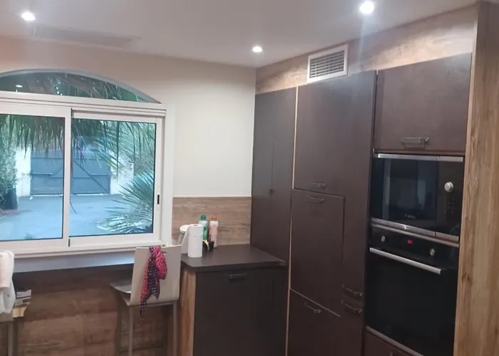 Villa Magnifique Avec Piscine 10x5 M Sur 1800m2 De Terrain Avec Parking Privatif Cuisine Recente Equpee 3 Dont 2 Parental Au Rdc Avec Wc Separe Pas De Vis à Vis Terrain De Petanque Bbq Climatisation Jeux Enfants Sérignan